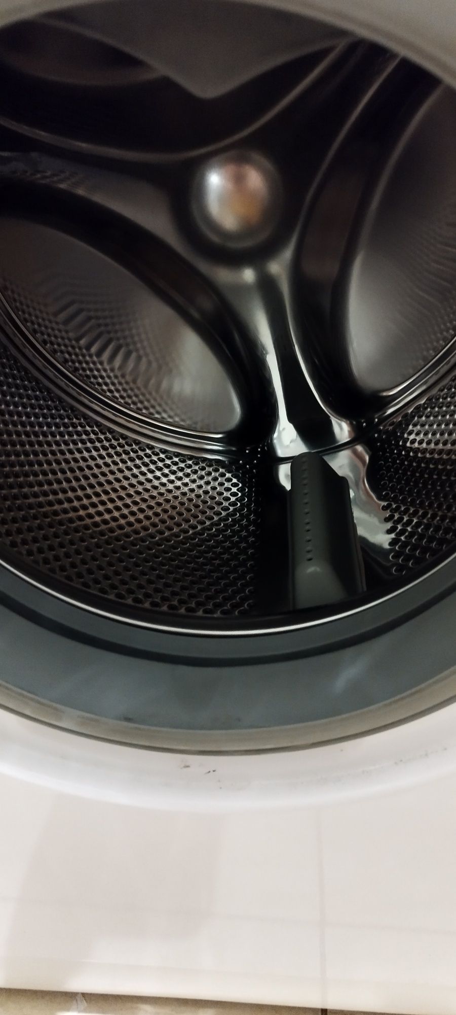 Pralka Whirlpool rozłożona na części