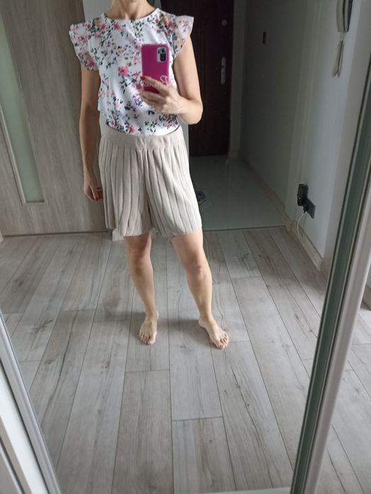 Spodenki XL. Rozciągliwe, luźne.