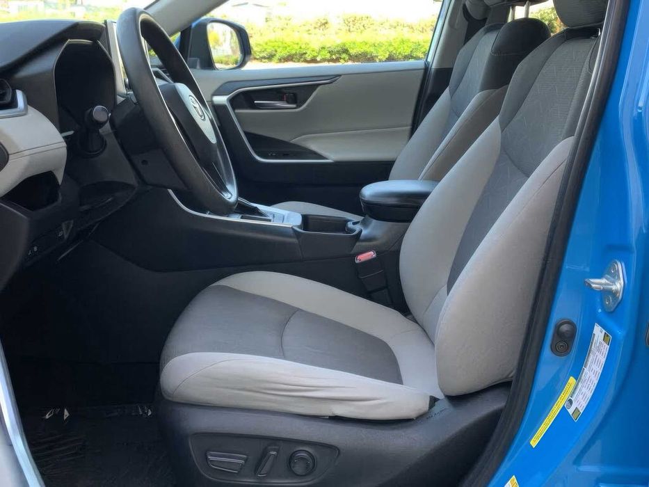 Toyota RAV4 XLE      2019