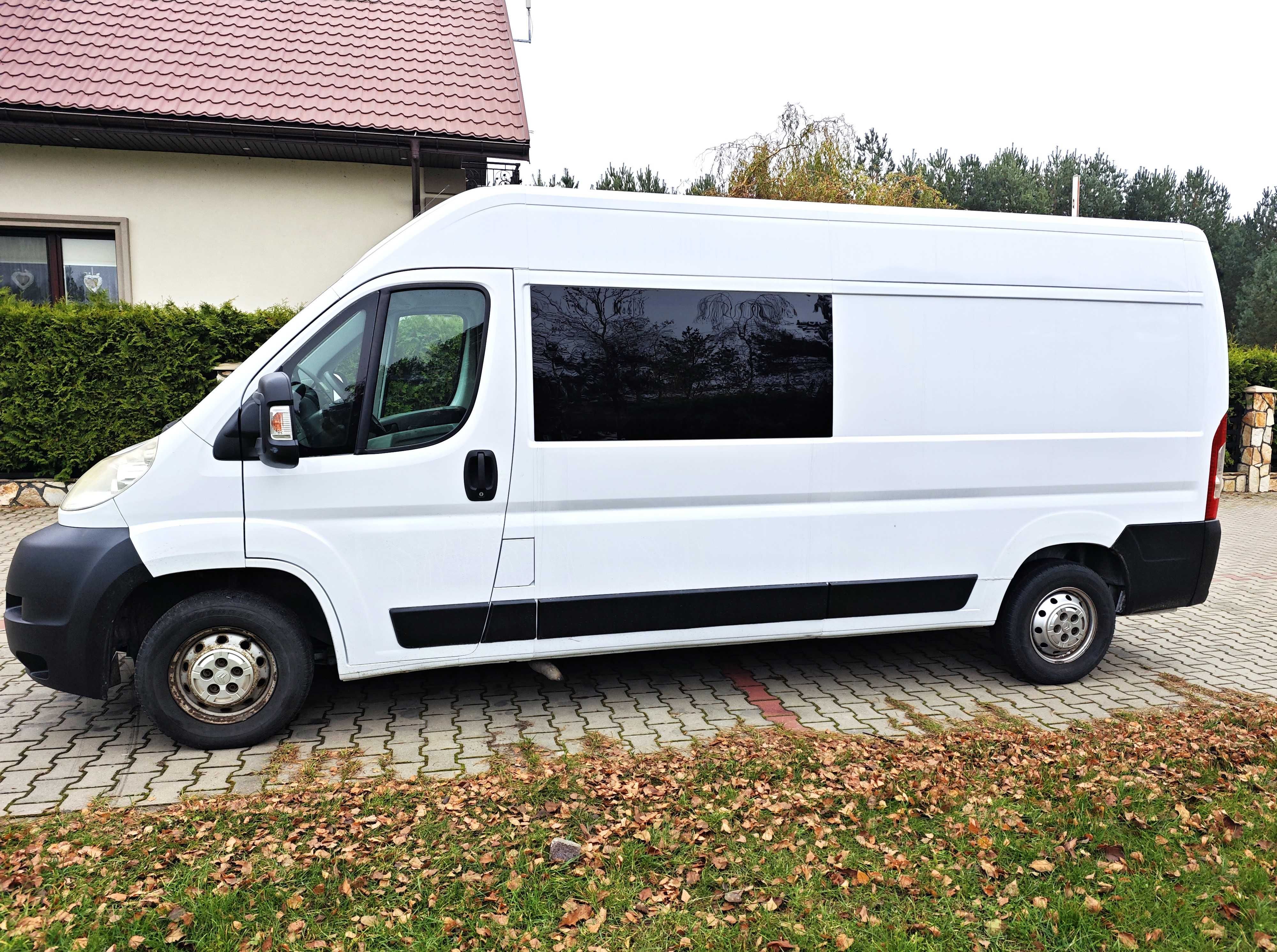 Bus brygadówka osobowy pracowniczy blaszak wynajem busów wypożyczalnia