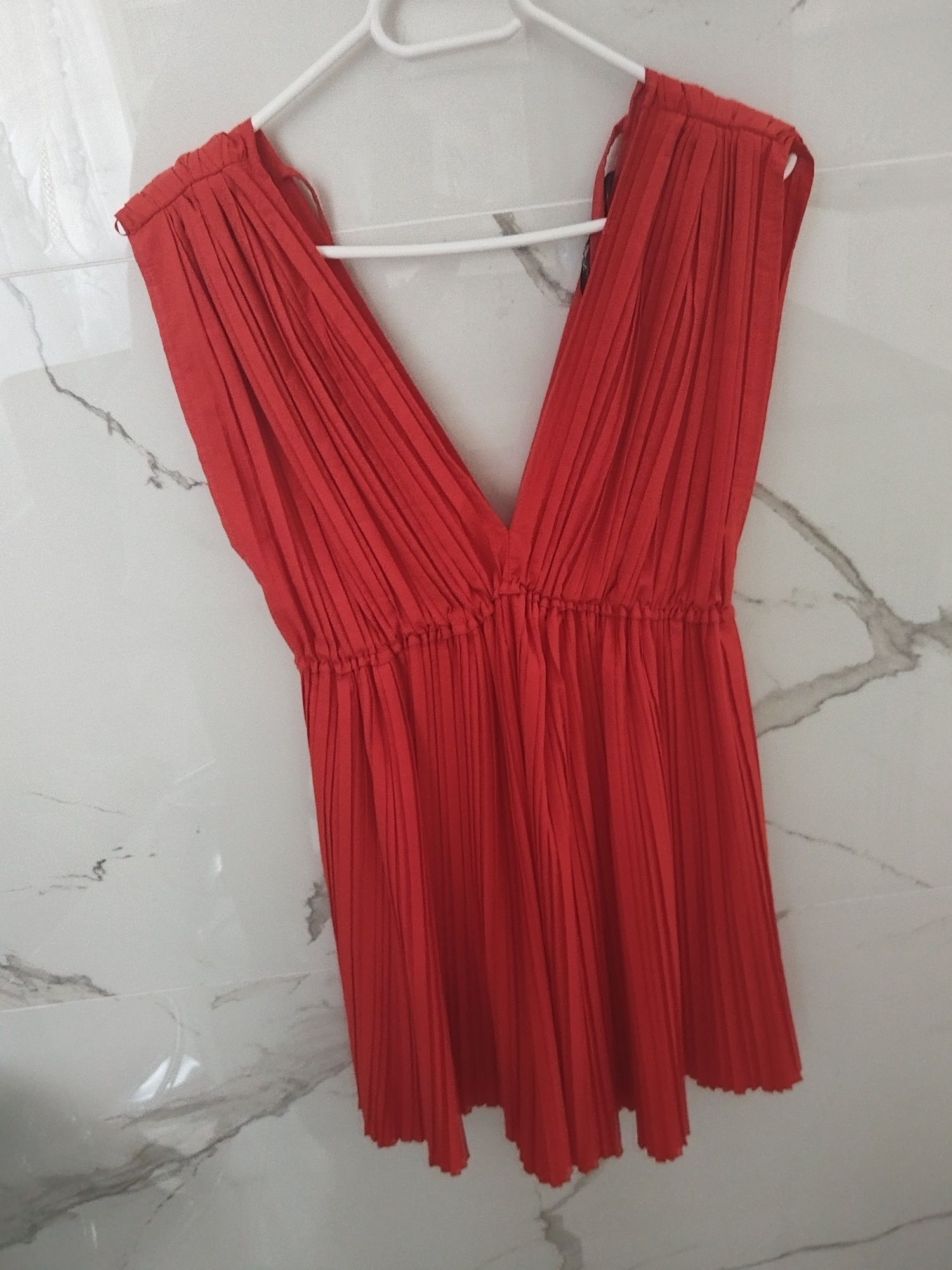 Plisowana czerwona sukienka Zara r. Xs