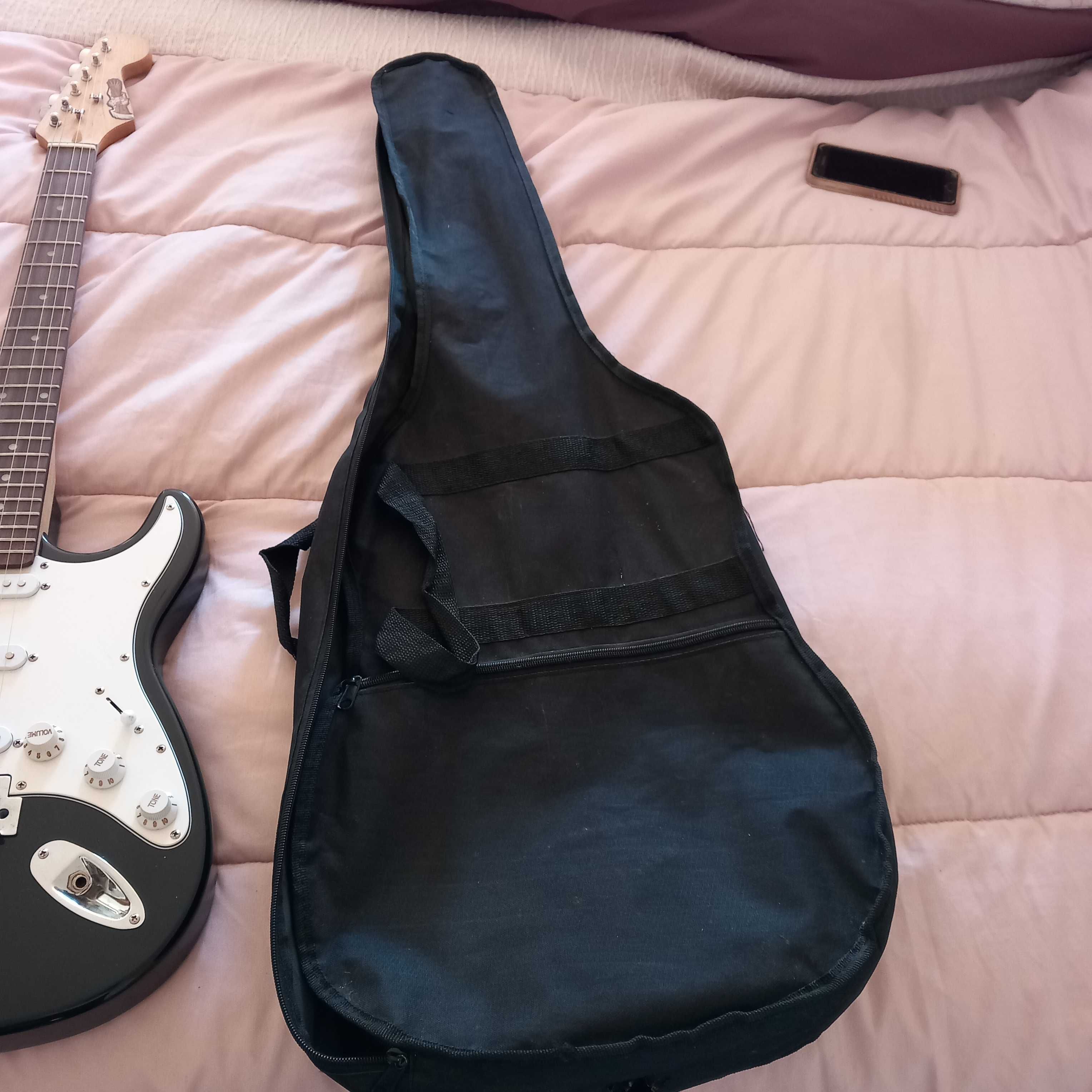 Vendo guitarra  com a capa