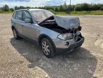 BMW X3 BMW x3 opala jezdzi po placu silnik Bdb