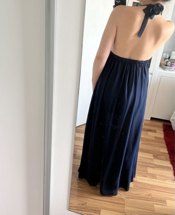 Długa granatowa sukienka