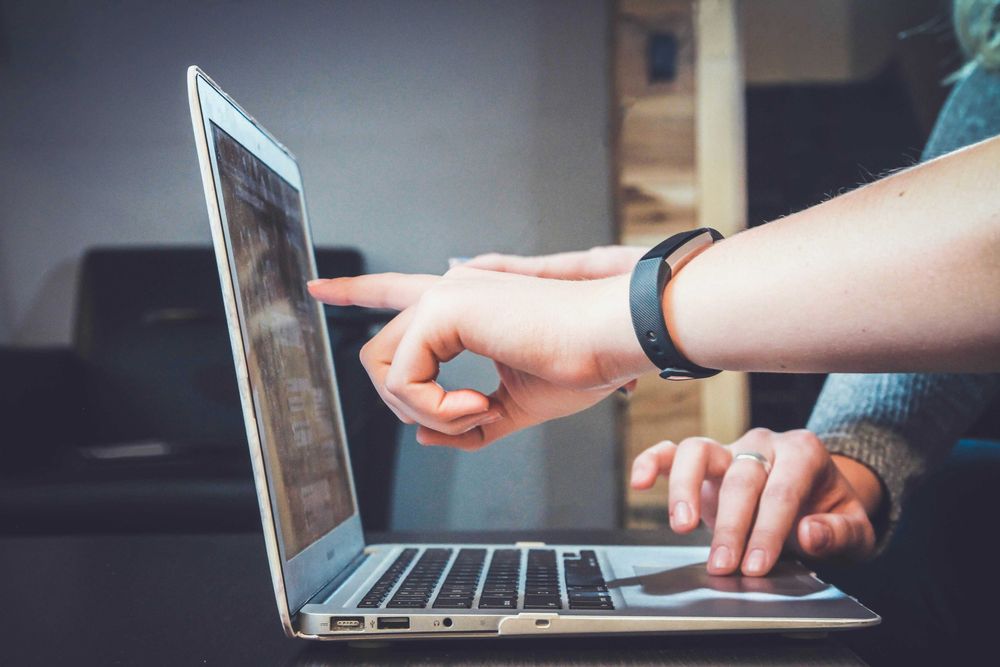 Usługi informatyczne dla domu i firm – szybki serwis, sieci, kopie zap