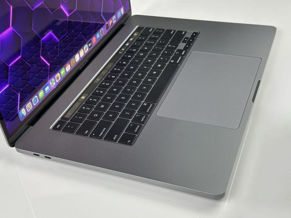 Laptop Apple MacBook Pro 16 A2141 | i9-9880H / 64GB / 1TB / Radeon /US