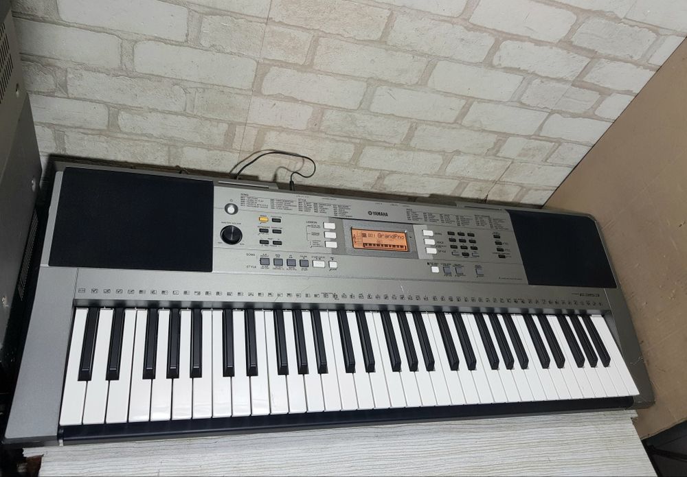 Синтезатор Yamaha PSR E 353 б/у з Німеччини