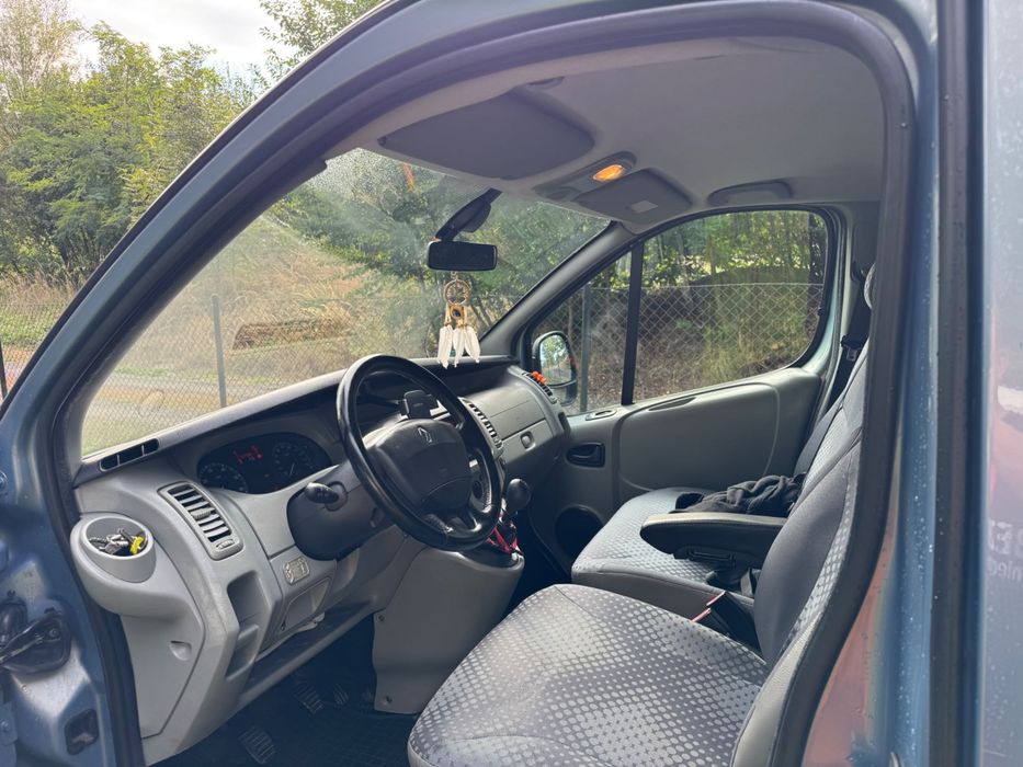 Renault Trafic long 2.0 dCi 115km 2006r. 9 osobowy