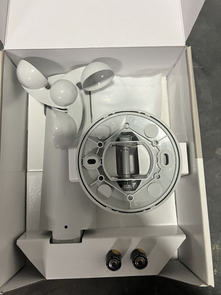 Somfy Eolis WireFree io - czujnik wiatrowy do fasady