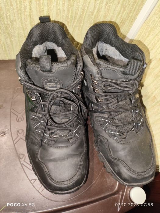 Продам зимові ботинки