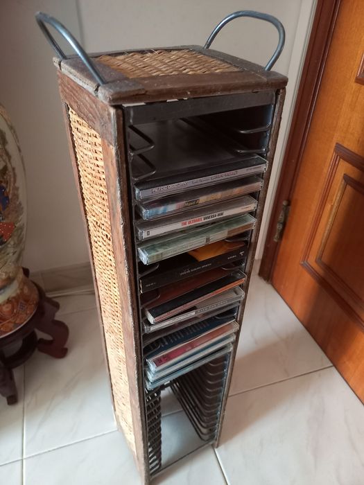 Porta CDs madeira e verga