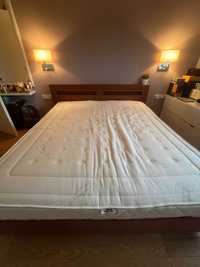 Łóżko VOX do sypialni z materacem