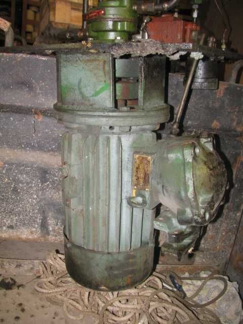 Агрегат насосний Г-12 з гідророзподільником.