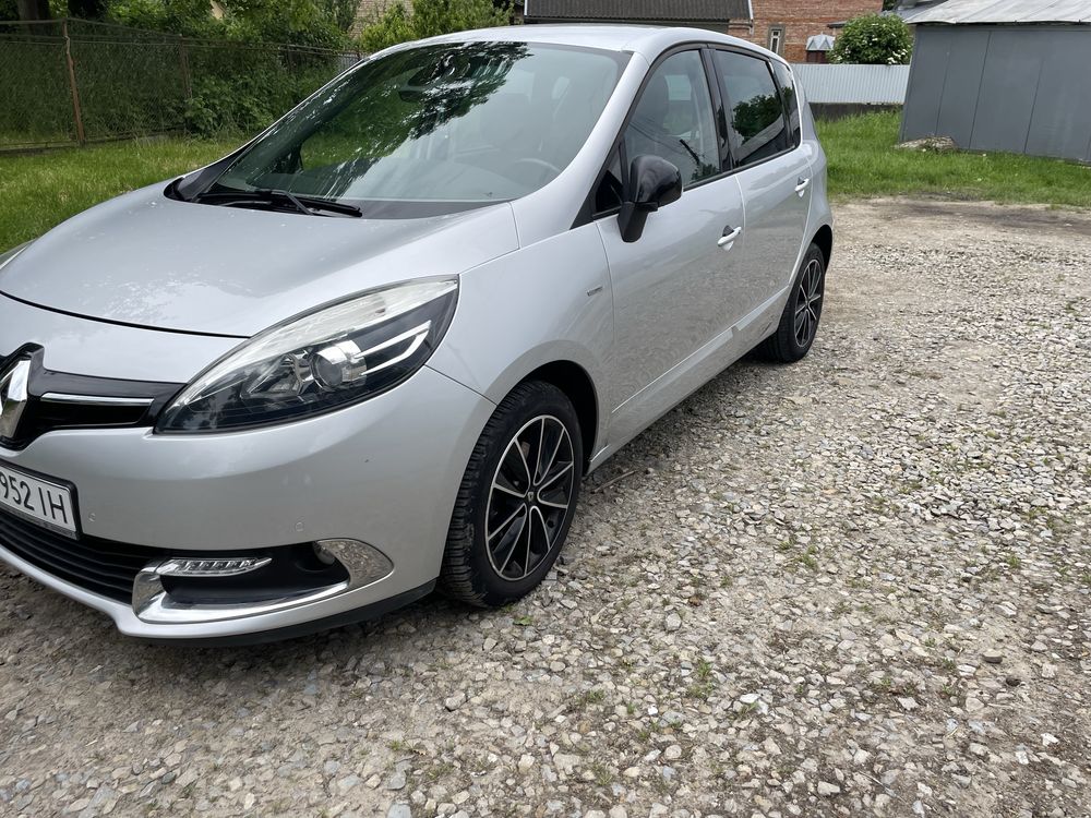 Автомобіль Renault Scenic