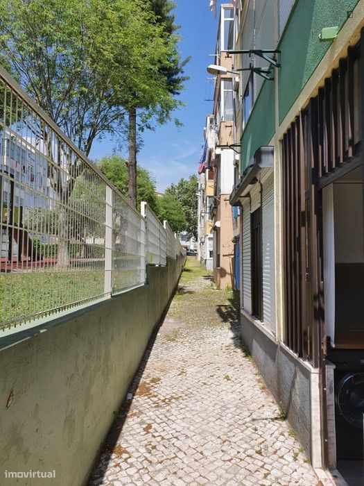 Quarto - localizado em Amadora Lisbon