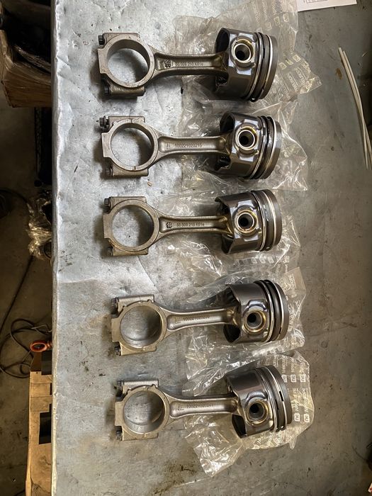 Шатуни і Поршня Таурег, Т5 з 2.5 тді