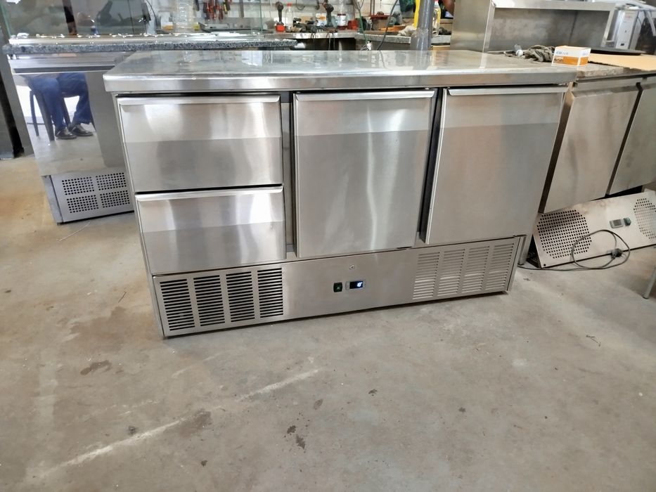 Холодильний стіл  для піци та суші 137 см.