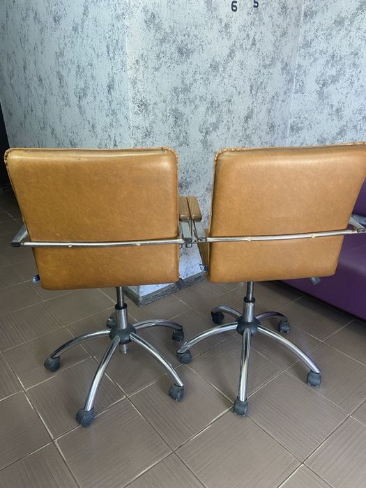 Крісло офісне/перукарське