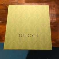 Karton firmy Gucci