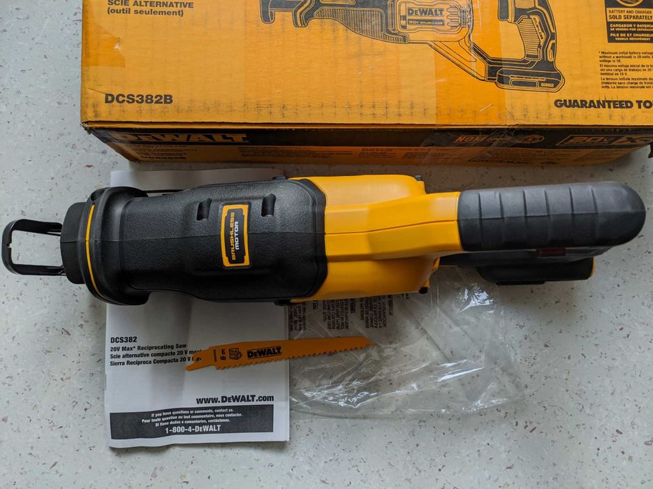 Аккумуляторная бесщеточная сабельная пила DeWalt DCS382B 20V MAX