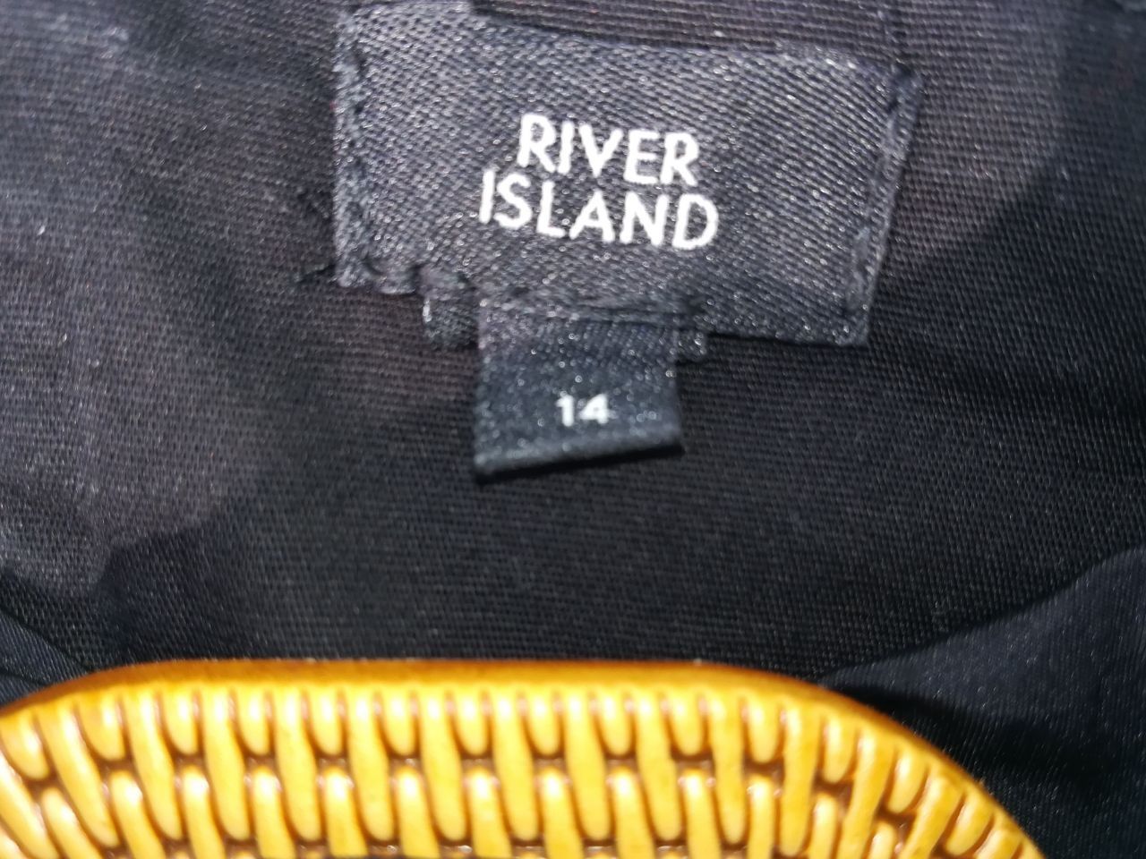 Топ з короткими рукавами на плечі RIVER ISLAND