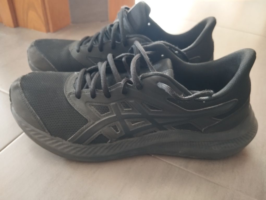 Tênis ASICS pretos