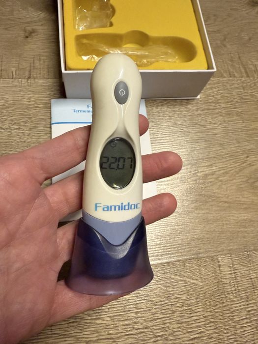 Termometr Famidoc medyczny, pomiar  1 sec, do ucha, czoła, pomieszczeń