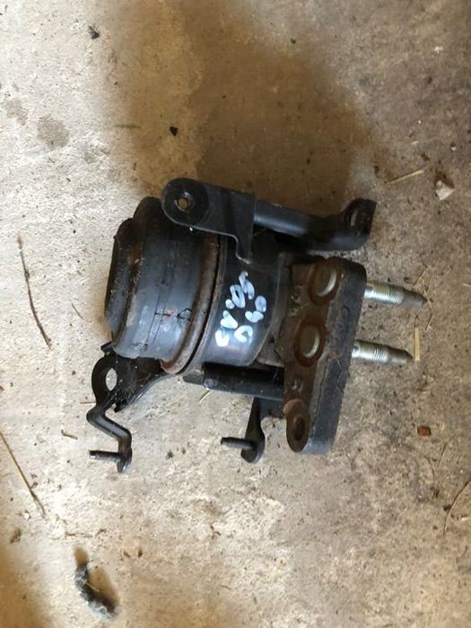 Poduszka silnika Toyota Corolla Verso D4D 05r