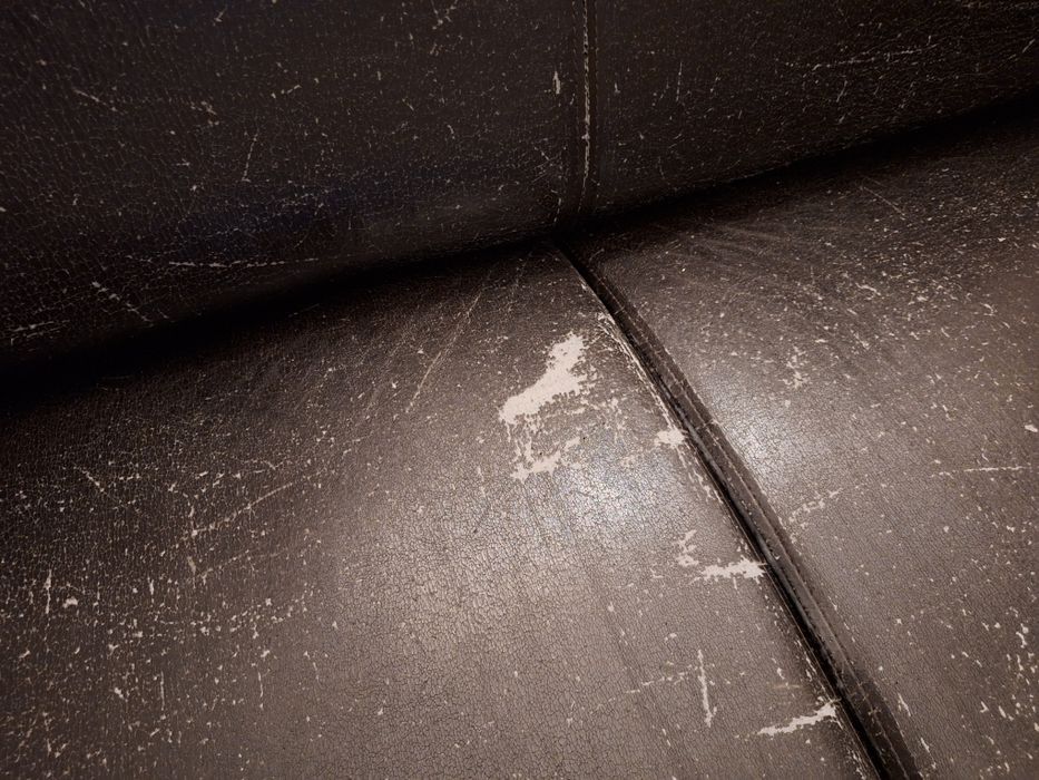 Niewielka kanapa skórzana