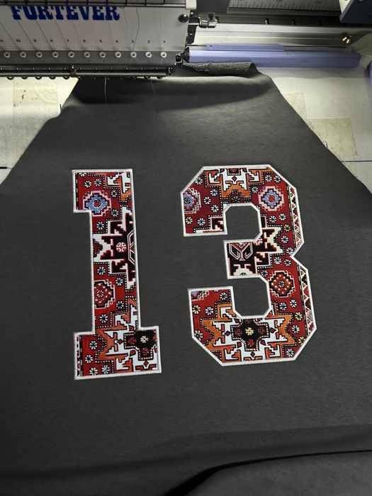 Компʼютерна, машинна вишивка , логотипи вишивкою на одязі та в крою