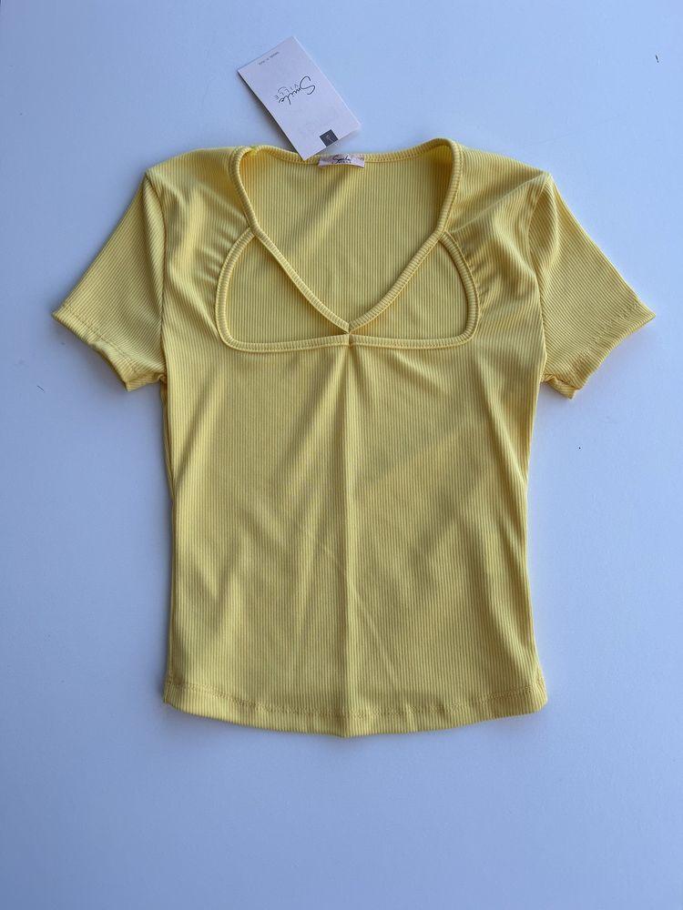 Roupa NOVA com etiqueta XS/S/M