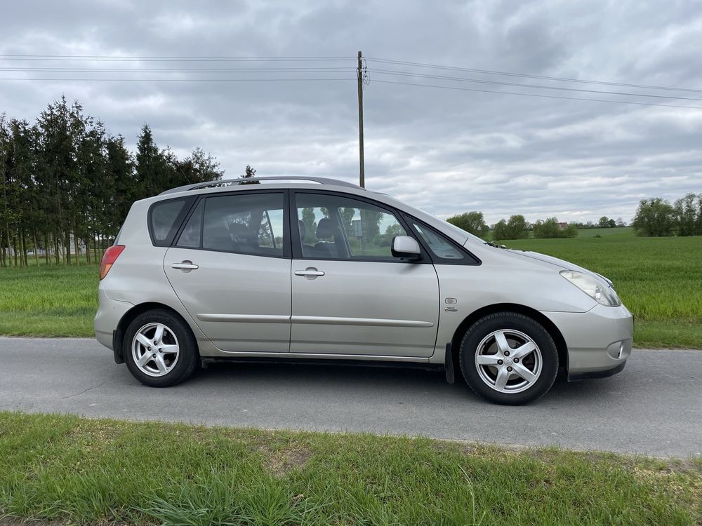 Toyota Corolla Verso 2.0 Diesel piękny zadbany