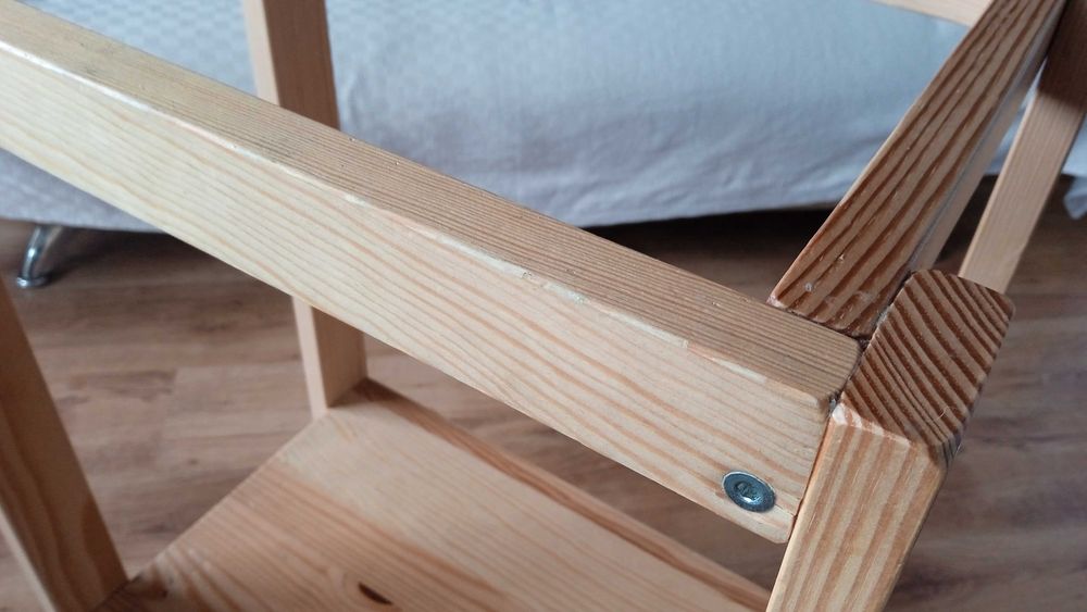 Pomocnik kuchenny, kichen helper. Lite drewno. Polana montesorri