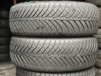 Шины зимние 2шт 205/55/R17 Kumho Solus HA31