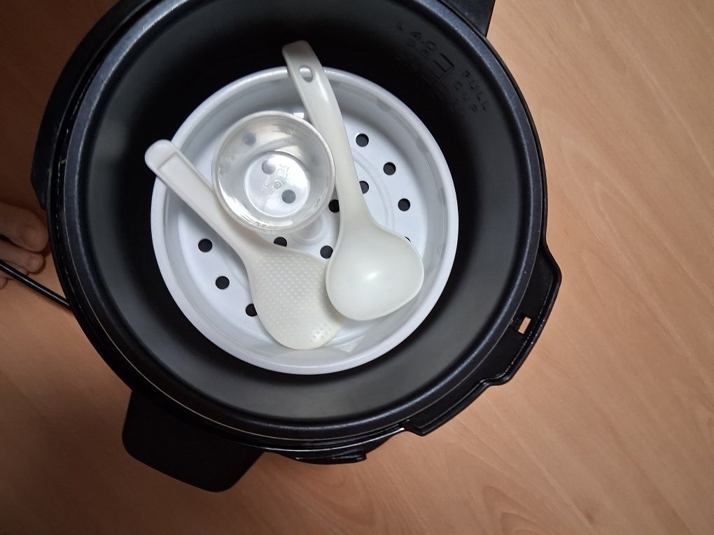 Multicooker  REDMOND 2 W1