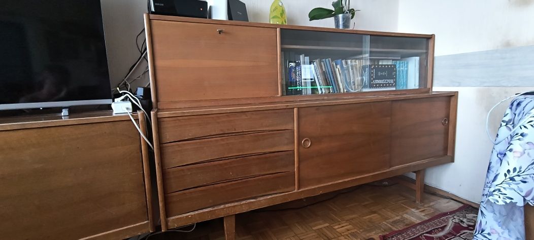 Meble stylowe z lat 60-tych