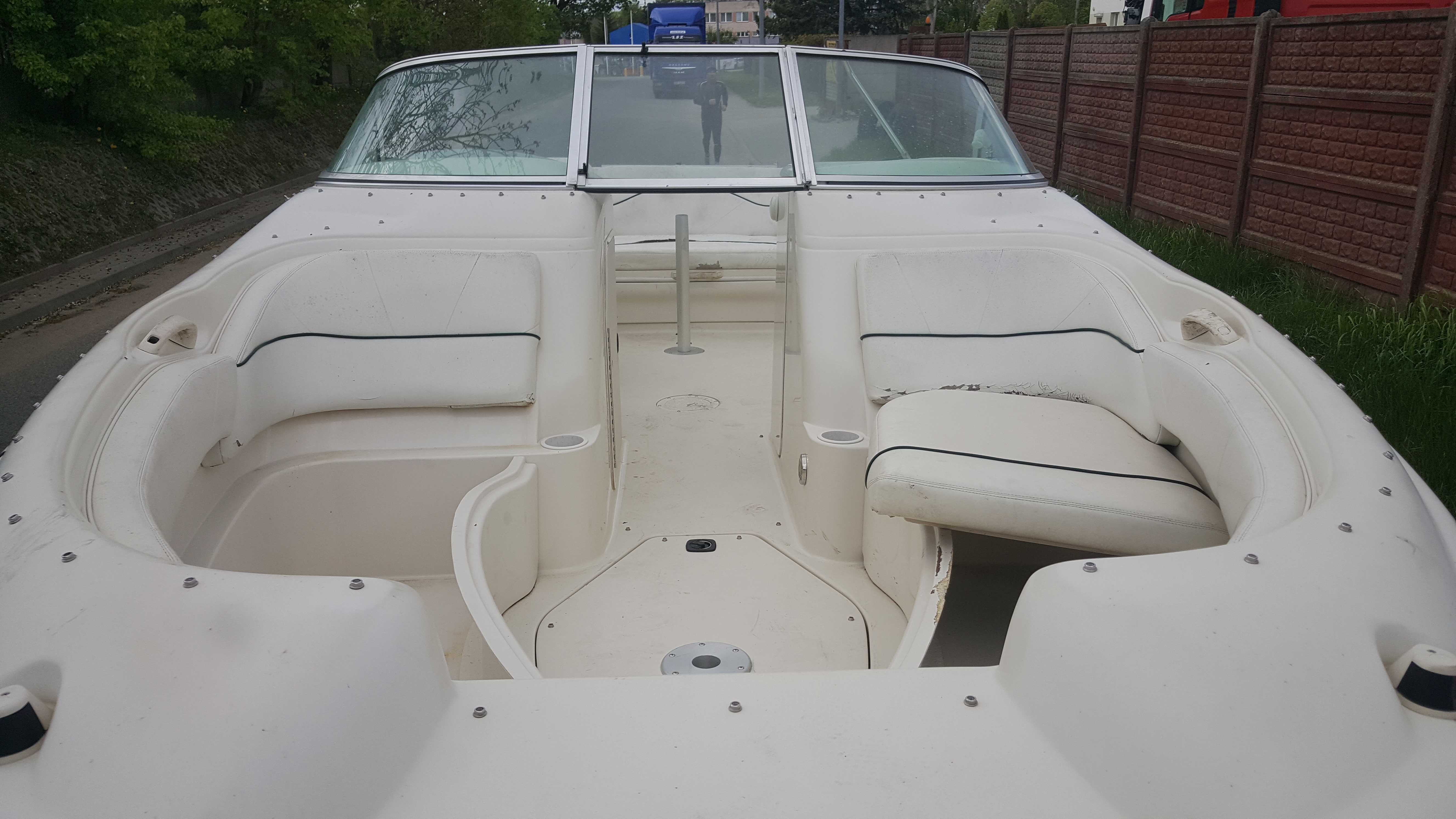 Łódź motorowa motorówka Sea Ray Sundeck 210