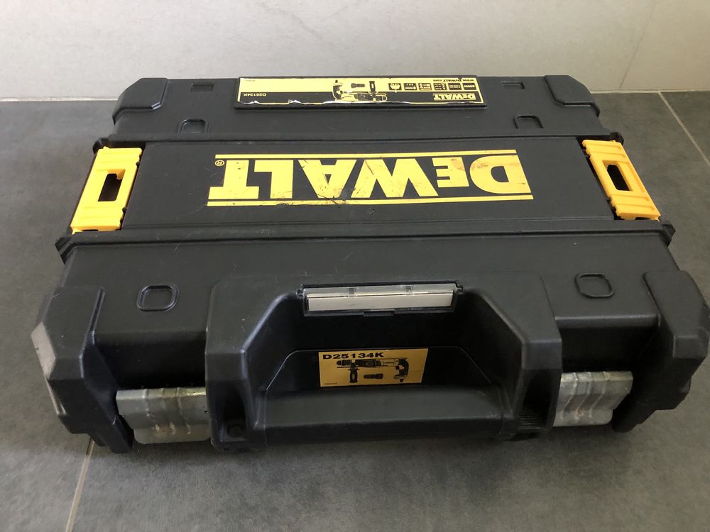 Мережевий перфоратор Dewalt D 25134