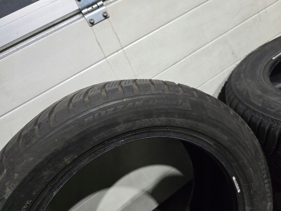 Bridgestone Blizzak LM001 225/50R17 98H 6mm 1X 19R