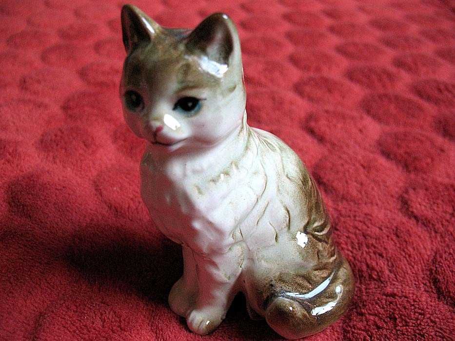 Kot - figurka - mały uroczy kotek - 9 x 5,5 x 5 cm Porcelana