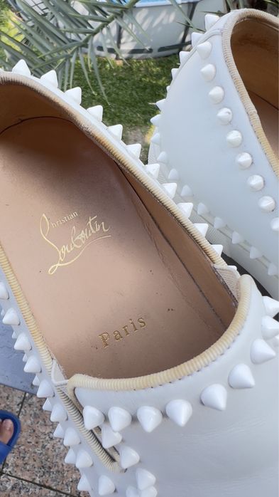 Sapatilhas Louboutin em pele brancas