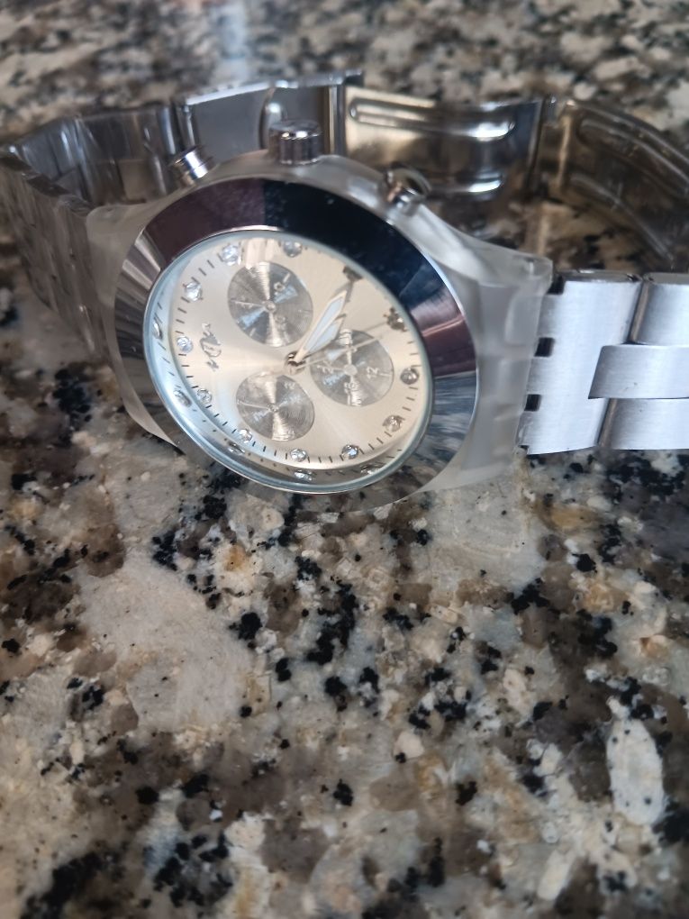 Vendo 1 relógio para homem muito bonito