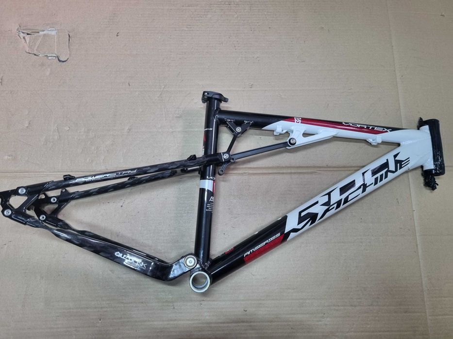 Rama typu full Rock Machine Vortex, pod 26