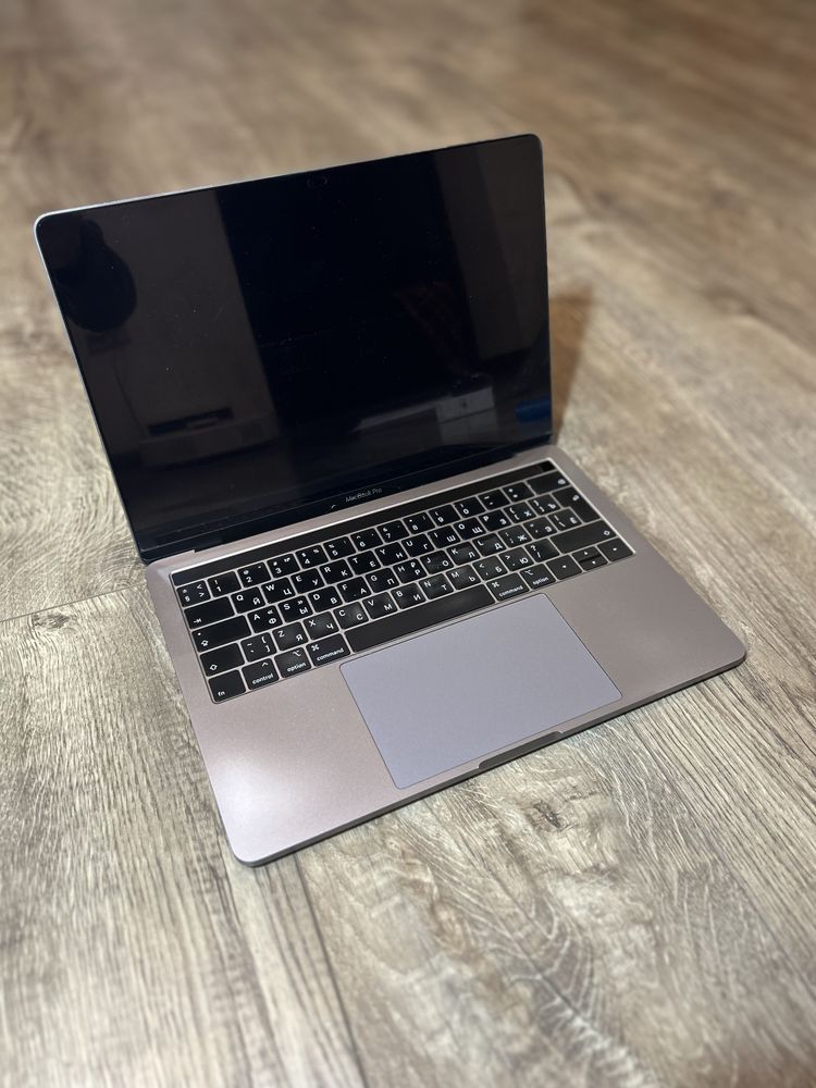 MacBook Pro 2019 13' 256/16 touchbar