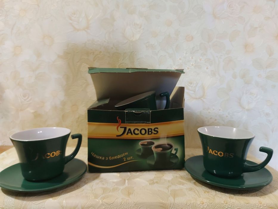 Два комплекта из двух кофейных пар Якобс.
