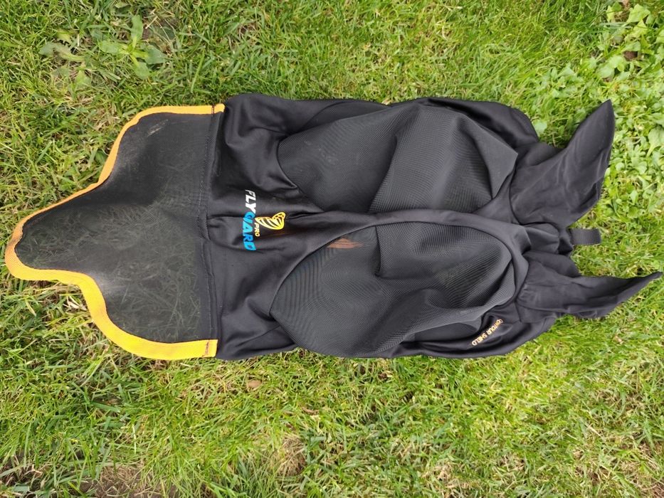 Dla konia maska UV , na owady