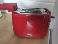 Toster DeLonghi w kolorze czerwonym