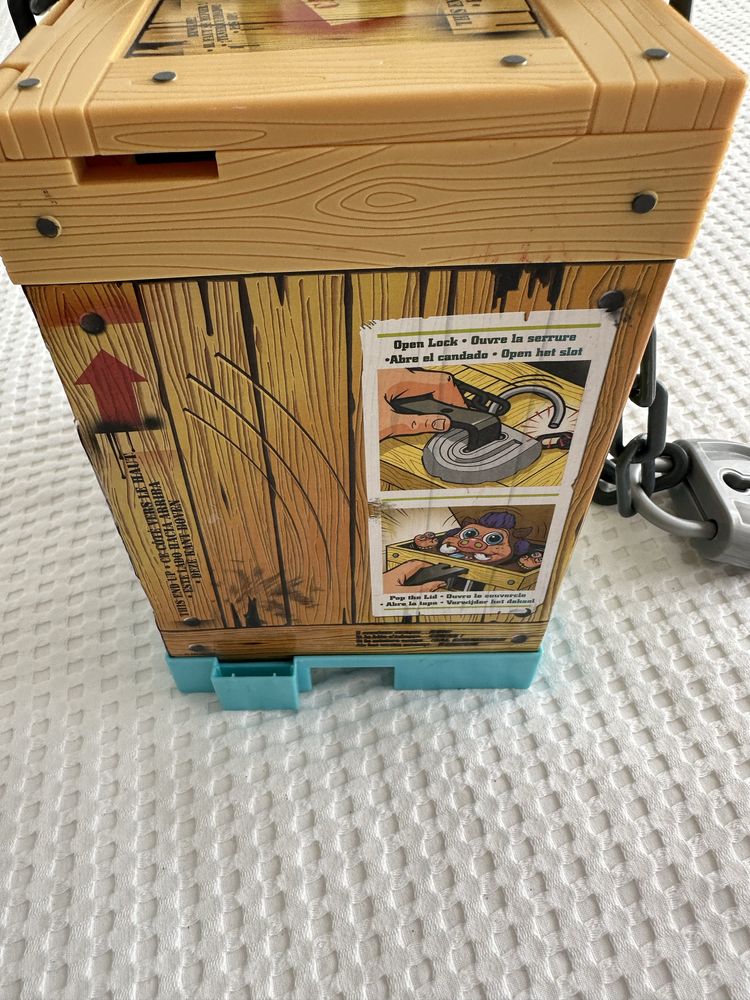 Boneco Crate creatures suprise