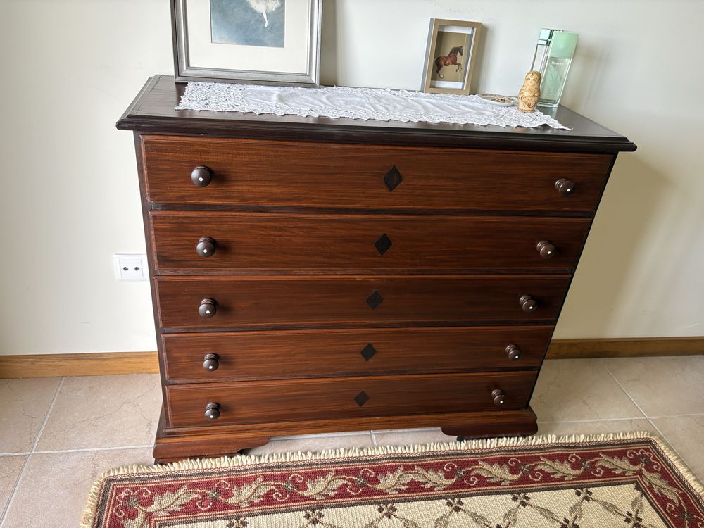 Mobilia de Quarto D. Maria (Comoda e mesas Cabeceira)