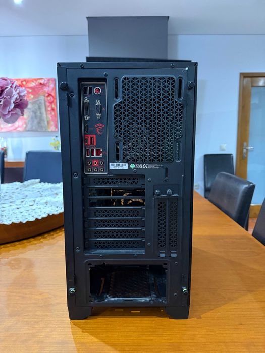 Caixa ATX Corsair 5000D com Motherboard MSI B350